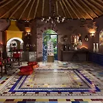 ディオニュソス ホテル 4*