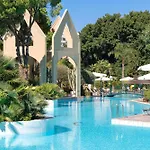 ディオニュソス ホテル 4*