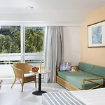 ディオニュソス ホテル 4*