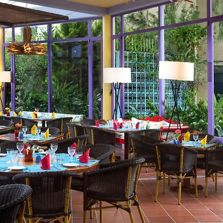 迪俄尼索斯酒店 4*