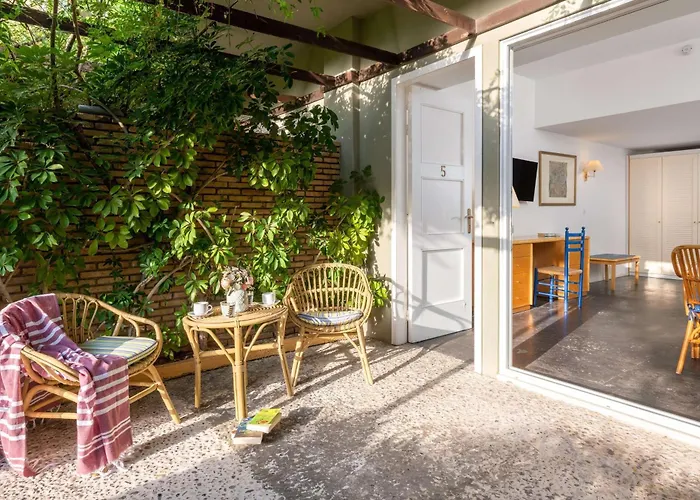 ديونيسوس إكْسِيا