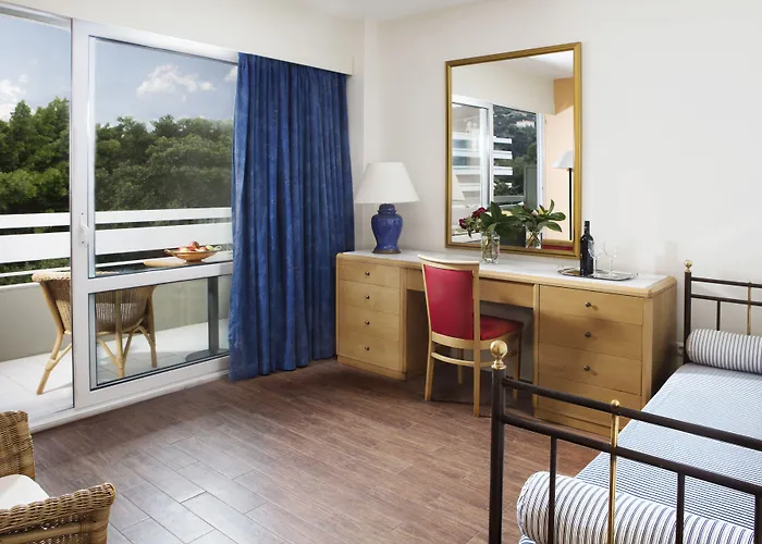 ديونيسوس فندق