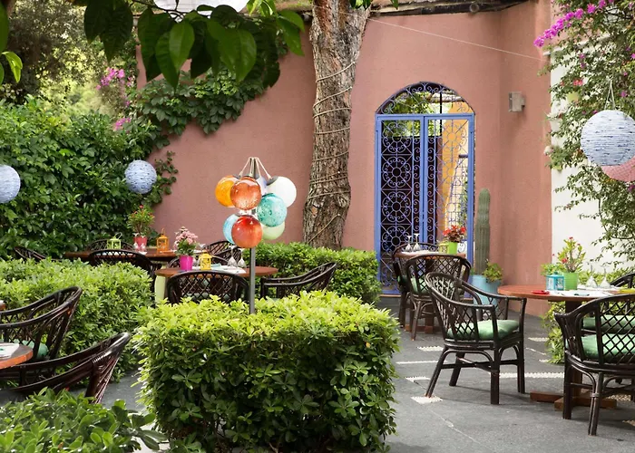 ديونيسوس 4* إكْسِيا